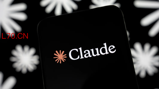 2026 年 2 月 6 日，法国克雷泰伊，Claude 人工智能标识出现在智能手机屏幕上，背景是多款 Anthropic 大模型标识。2 月 5 日 Claude Opus 4.6 发布后，该公司持续在生成式人工智能市场与主要竞品展开竞争。