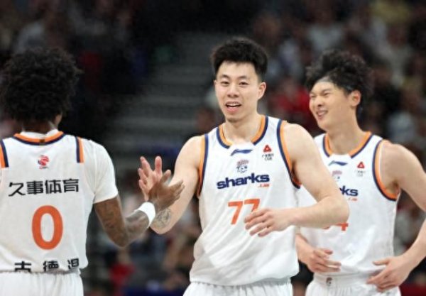 上海变阵客场力克北京! 2-1夺赛点, 古德温轰28+6+6